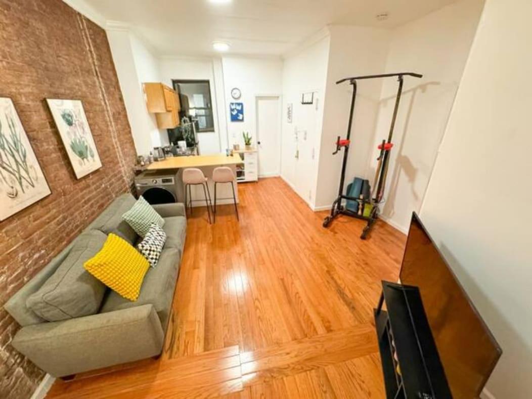 1727-3rs Renovated 3br2bath Ues Apartment *