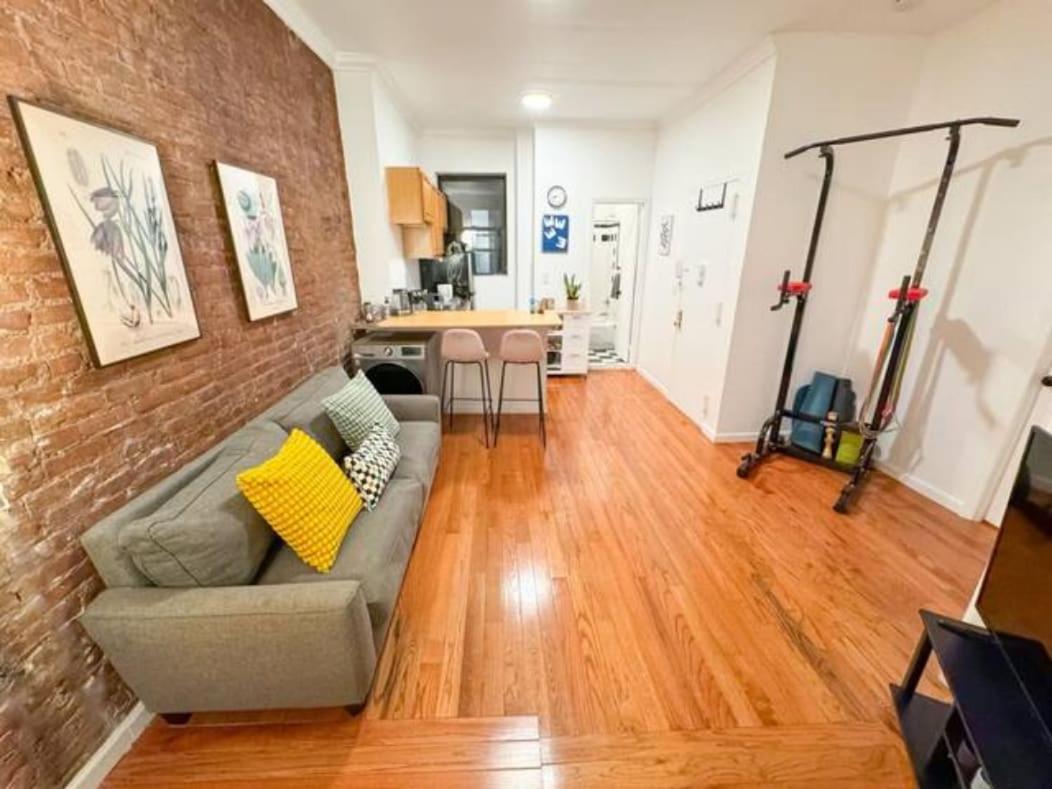 1727-3rs Renovated 3br2bath Ues Apartment *